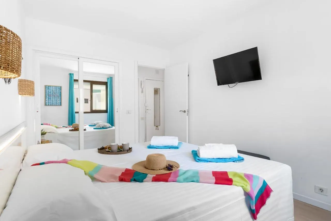 211 Los Cristianos First Sea Line, Swimming Pool 0*, Los Cristianos (Tenerife) Spain